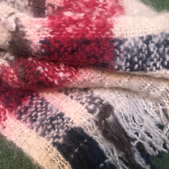 NWOT PLAID BLANKET SCARF - Picture 3 of 3